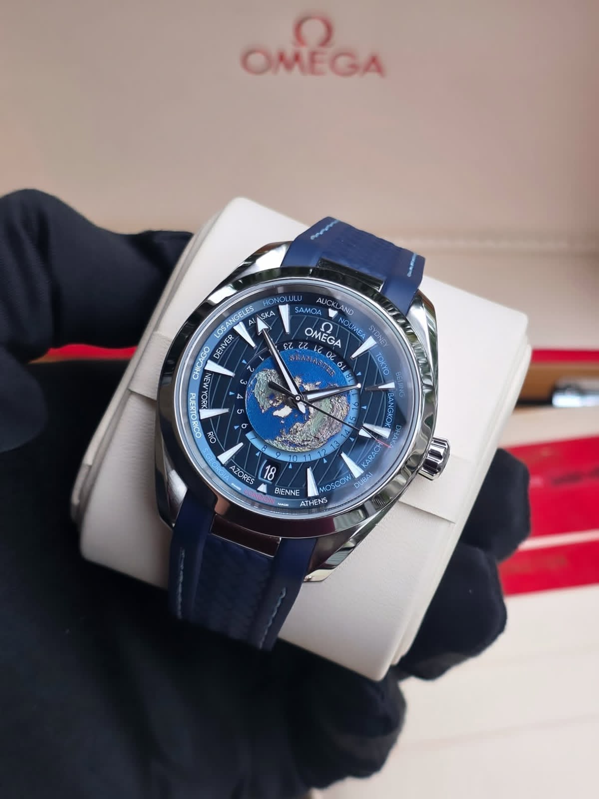 Luxury Men’s Blue World Time Analog Automatic Watch – Stainless Steel Case with Blue Strap & Globe Dial