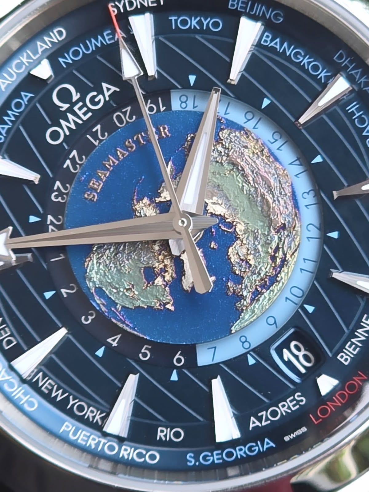 Luxury Men’s Blue World Time Analog Automatic Watch – Stainless Steel Case with Blue Strap & Globe Dial
