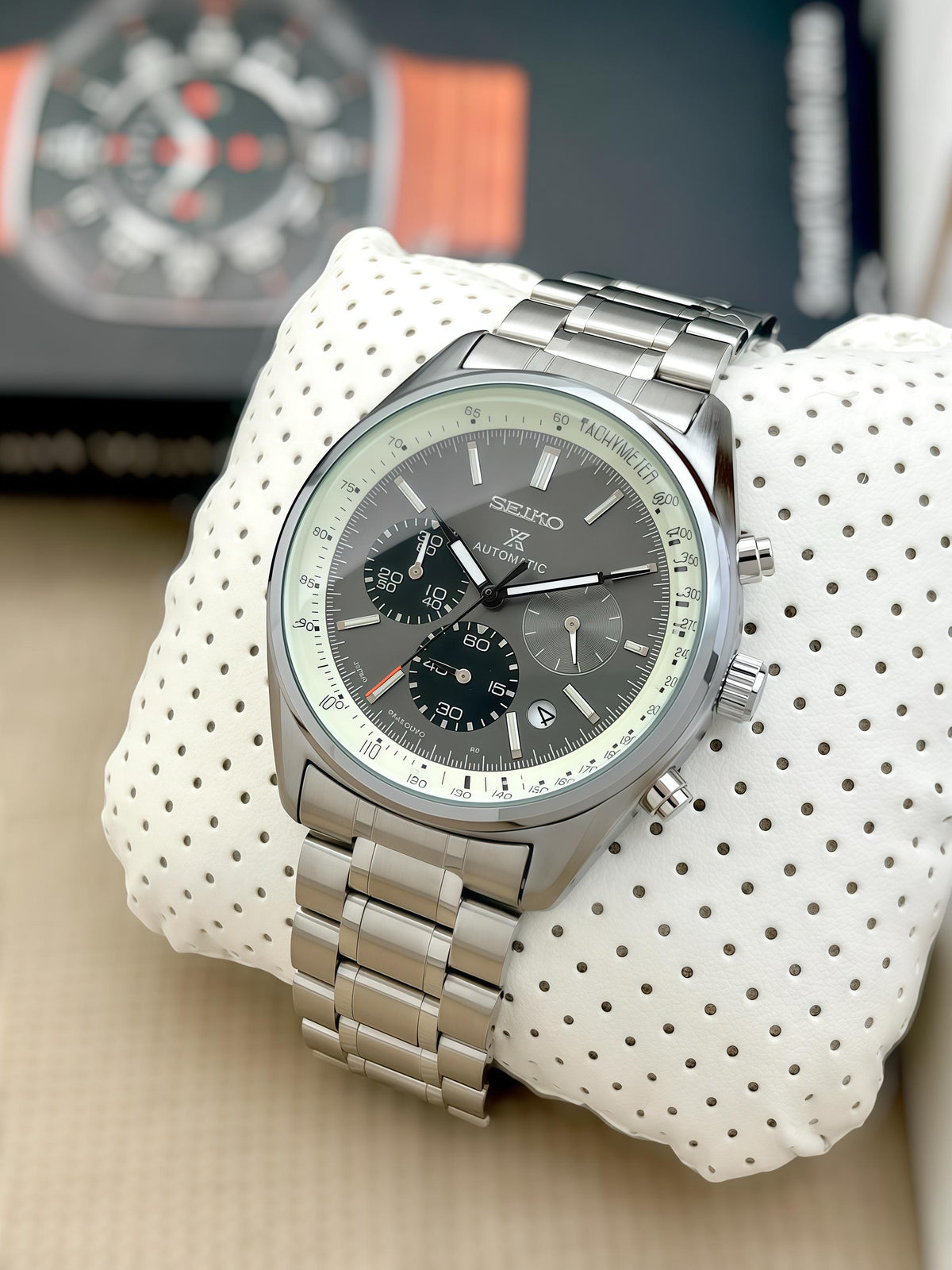 Premium Silver Quartz Chronograph Style Men's Watch with Grey Dial – Stainless Steel Luxury Analog Wrist Watch