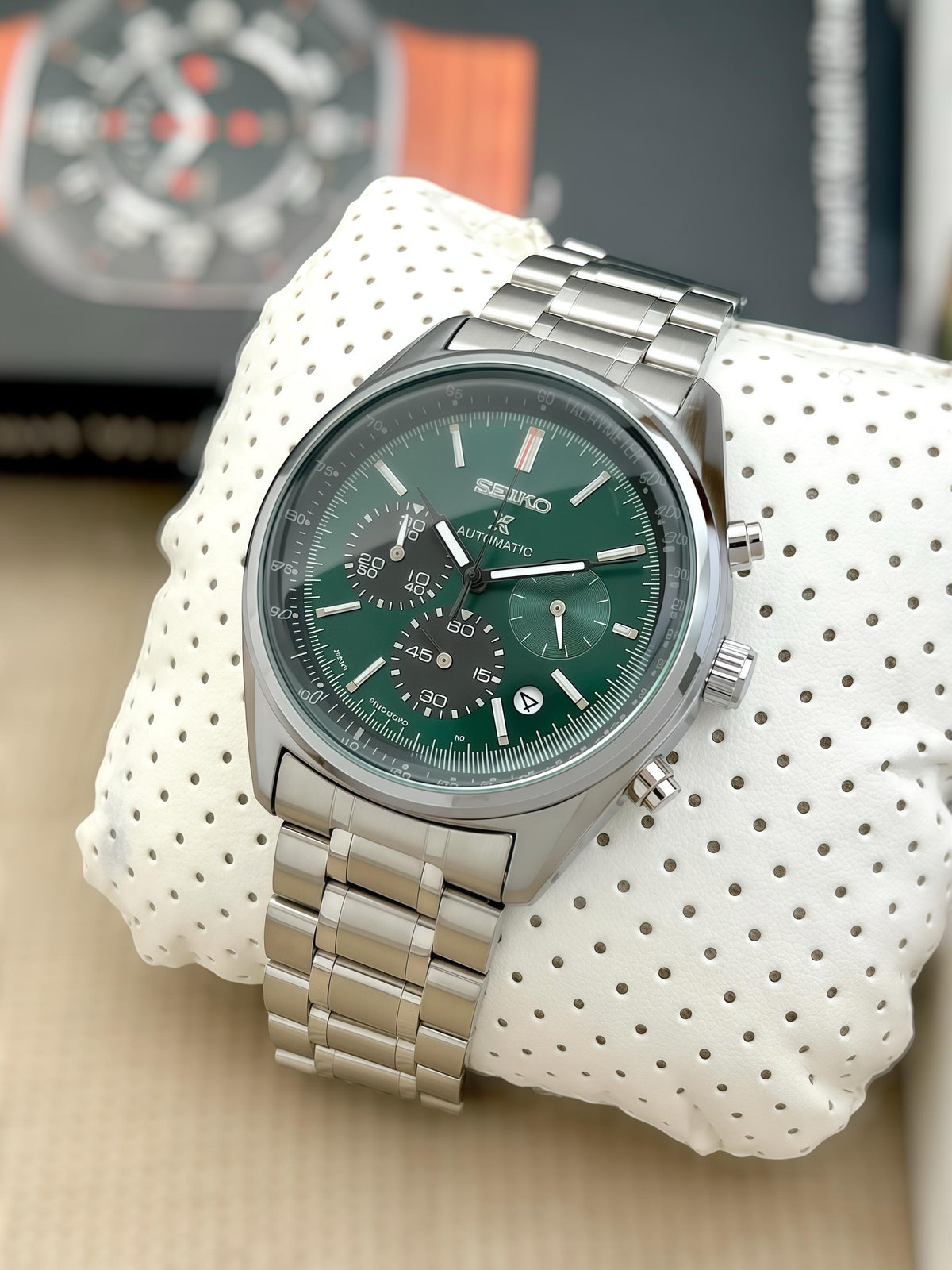 Premium Silver Quartz Chronograph Style Men's Watch with Grey Dial – Stainless Steel Luxury Analog Wrist Watch
